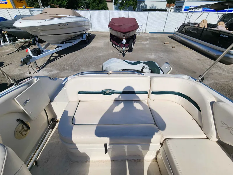 Slide: The Image of Monterey 220 EXPLORER SP 2000 - 5