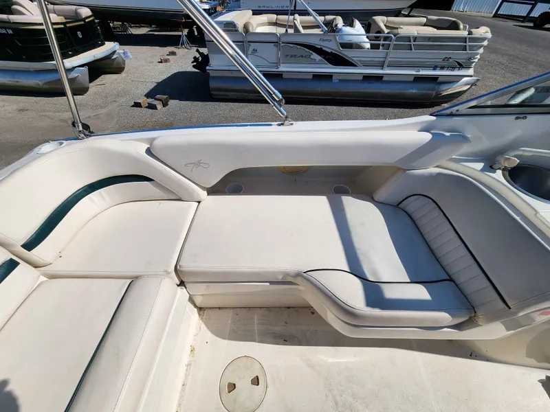 Slide: The Image of Monterey 220 EXPLORER SP 2000 - 6