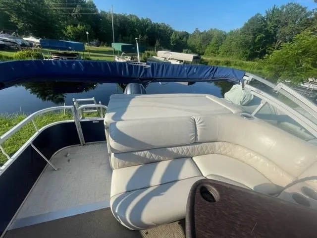 Slide: The Image of Bennington 2275 GL 2015 - 10