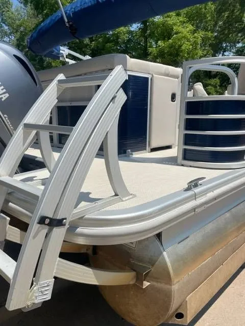 Slide: The Image of Bennington 2275 GL 2015 - 11