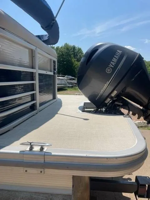 Slide: The Image of Bennington 2275 GL 2015 - 12