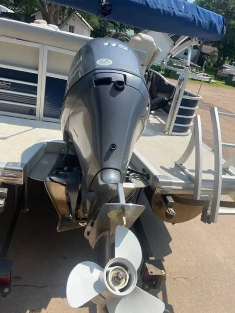 Slide: The Image of Bennington 2275 GL 2015 - 13