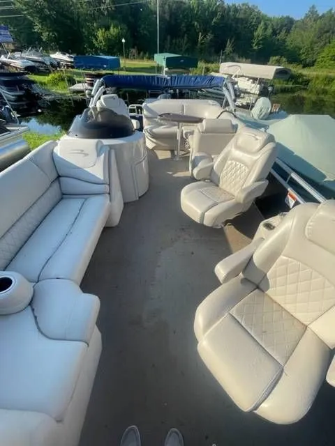 Slide: The Image of Bennington 2275 GL 2015 - 5