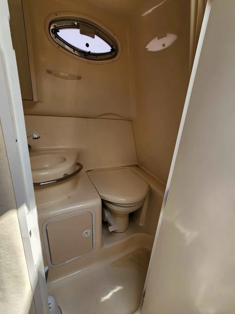 Slide: The Image of Sea Ray 290 Sundancer 2000 - 23