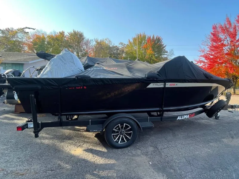 Slide: The Image of Alumacraft TROPHY185FSX/SP 2025 - 2