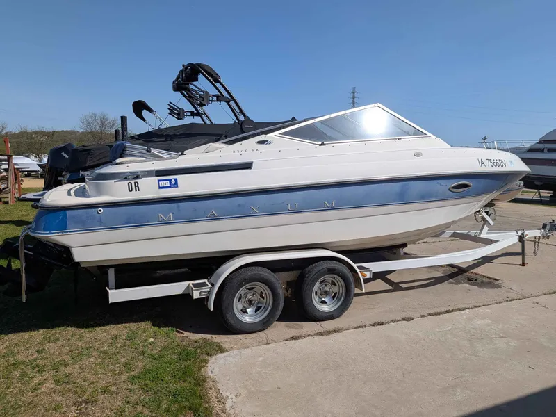 The Image of Maxum 2200sr 1993 - 1