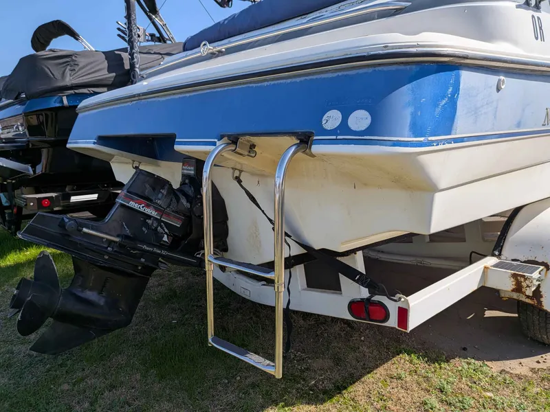 Slide: The Image of Maxum 2200sr 1993 - 11