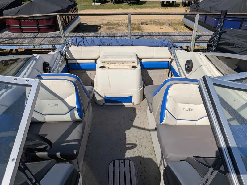 Slide: The Image of Maxum 2200sr 1993 - 6