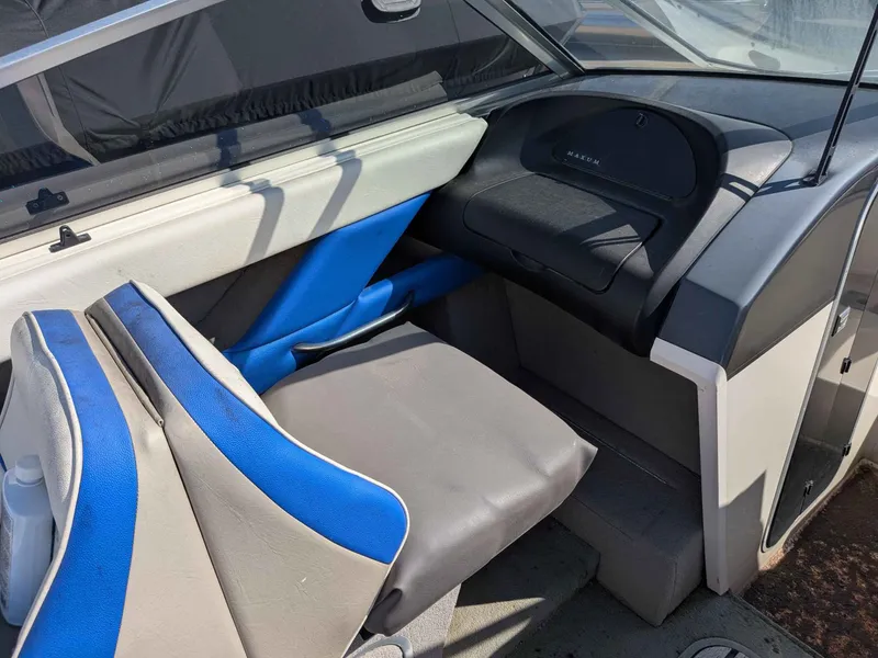 Slide: The Image of Maxum 2200sr 1993 - 7