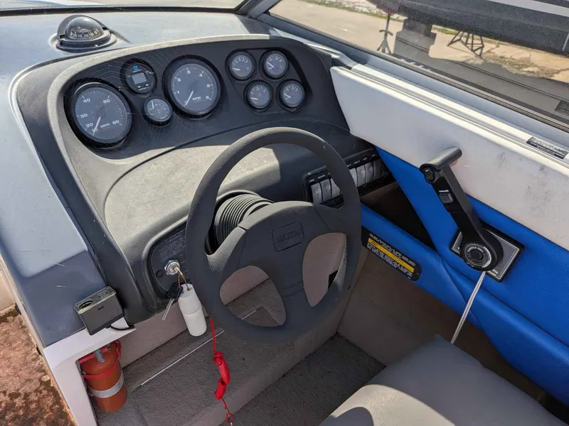 Slide: The Image of Maxum 2200sr 1993 - 8