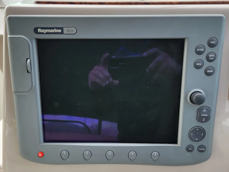 Slide: The Image of Rinker Fiesta Vee 410 2006 - 16