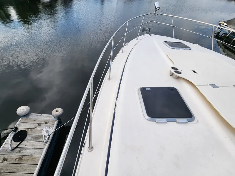 Slide: The Image of Rinker Fiesta Vee 410 2006 - 22