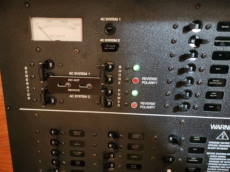 Slide: The Image of Rinker Fiesta Vee 410 2006 - 34