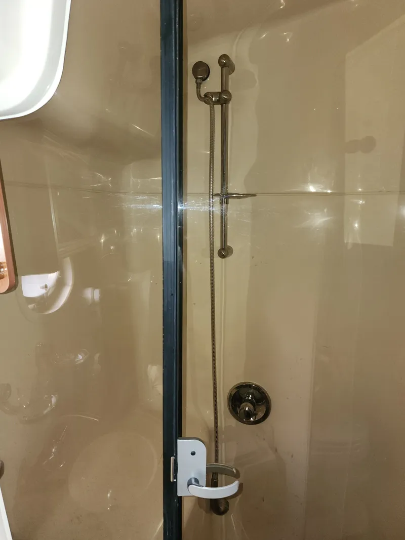 Slide: The Image of Rinker Fiesta Vee 410 2006 - 41