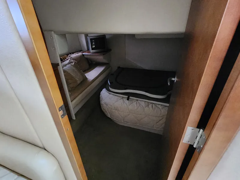 Slide: The Image of Rinker Fiesta Vee 410 2006 - 42