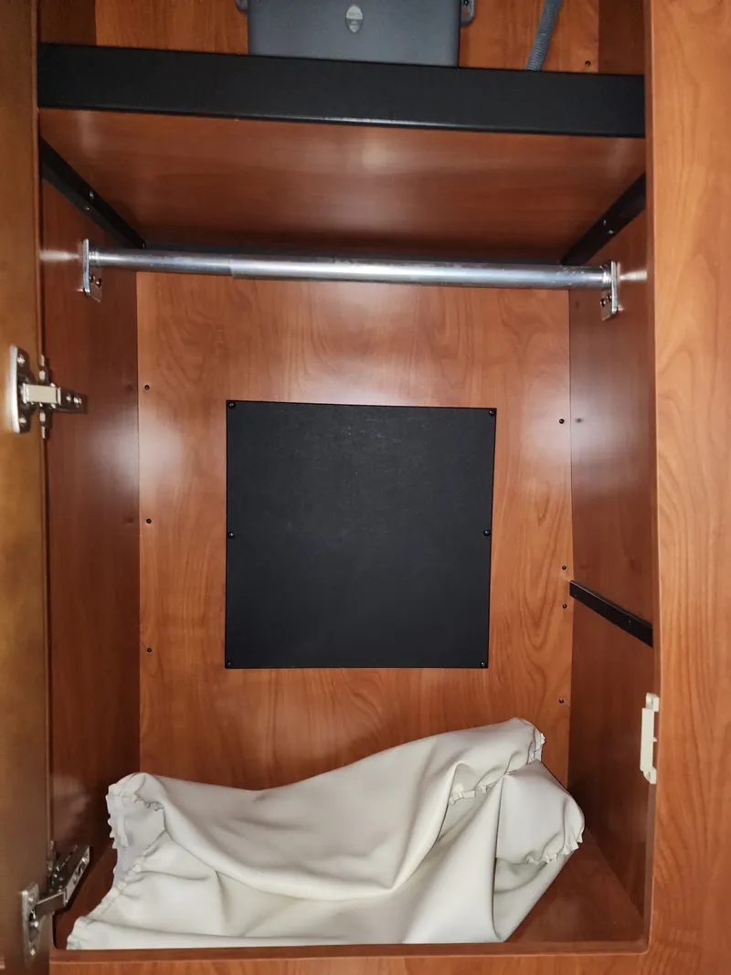 Slide: The Image of Rinker Fiesta Vee 410 2006 - 44