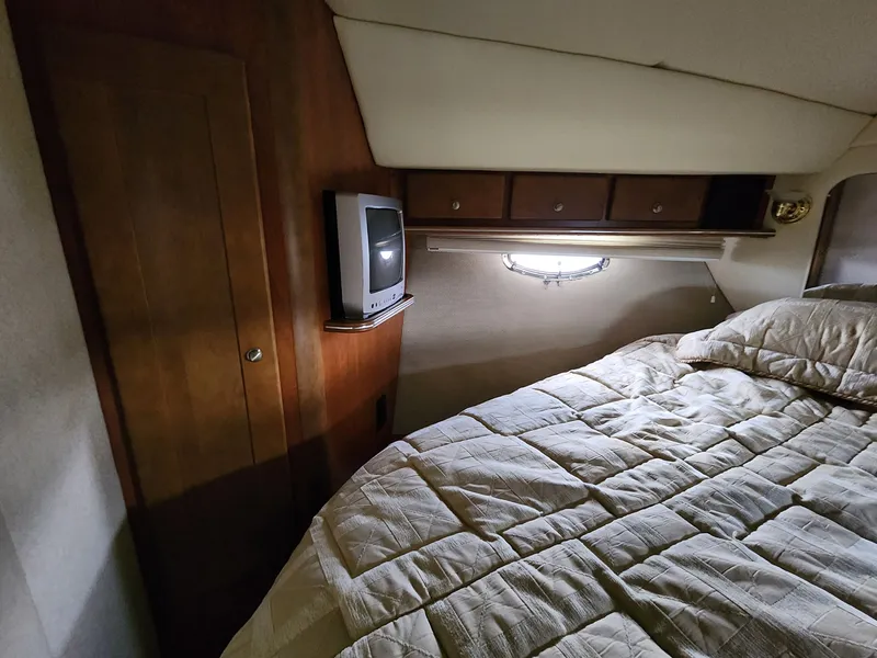 Slide: The Image of Rinker Fiesta Vee 410 2006 - 51