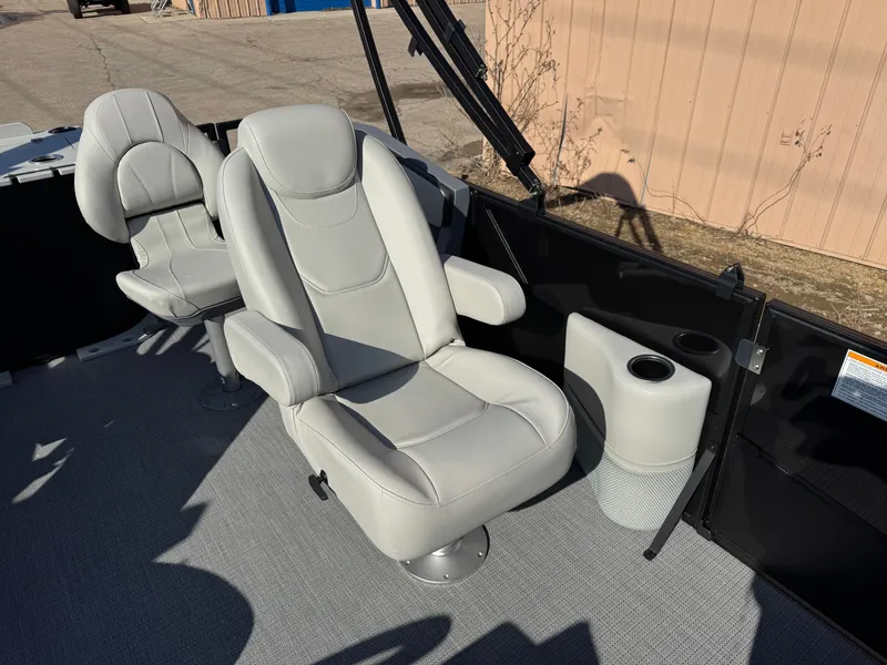 Slide: The Image of Sylvan R-20 PARTY FISH 2026 - 8