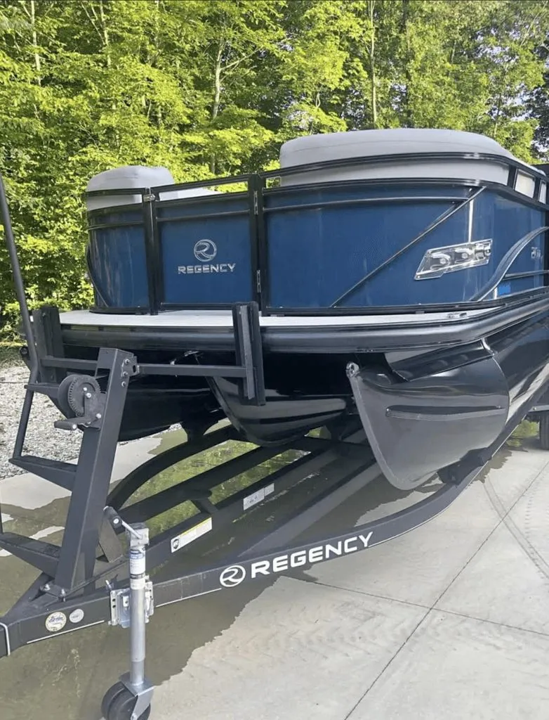 The Image of Regency 210DL3 2019 - 0