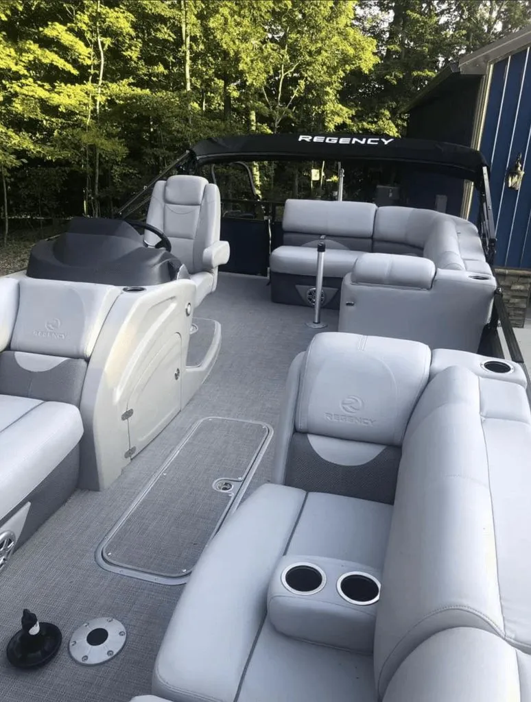 Slide: The Image of Regency 210DL3 2019 - 1