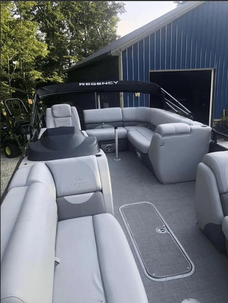 Slide: The Image of Regency 210DL3 2019 - 2