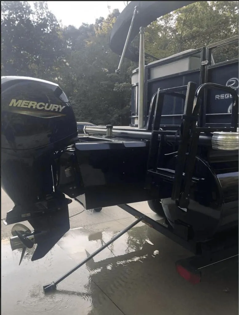 Slide: The Image of Regency 210DL3 2019 - 4