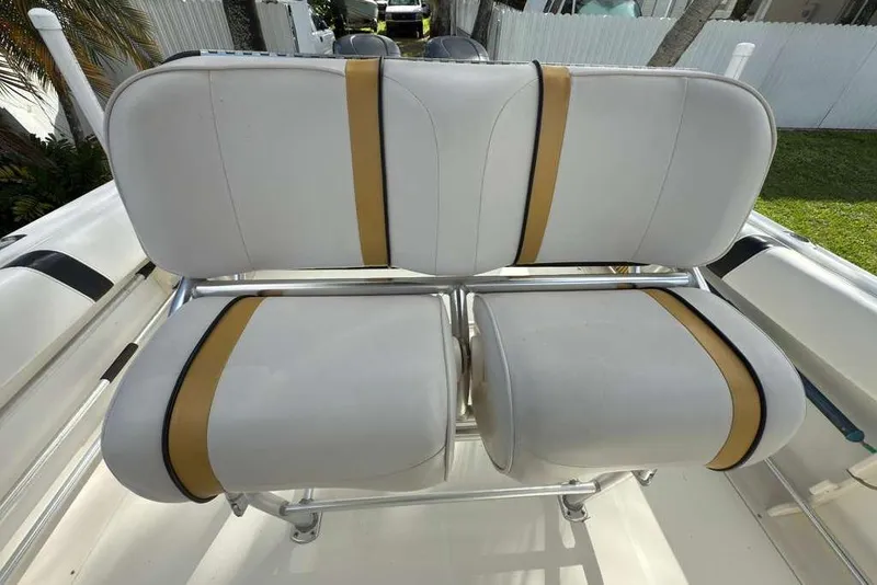Slide: The Image of 2003 Hydra-Sports Vector 2400 CC boat seat with white and gold upholstery. - 33