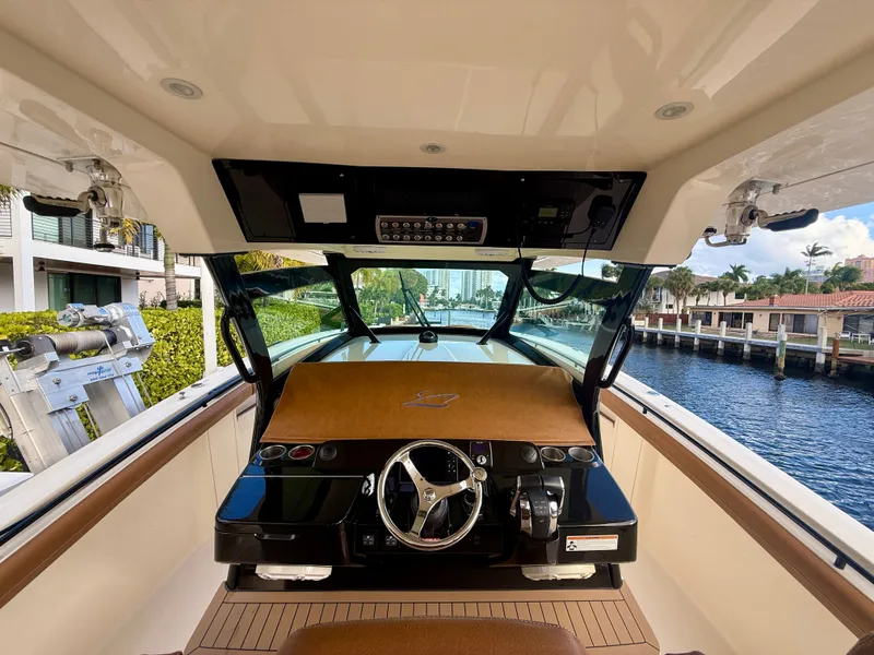 Slide: The Image of Scout 420 LXF 2021 - 1