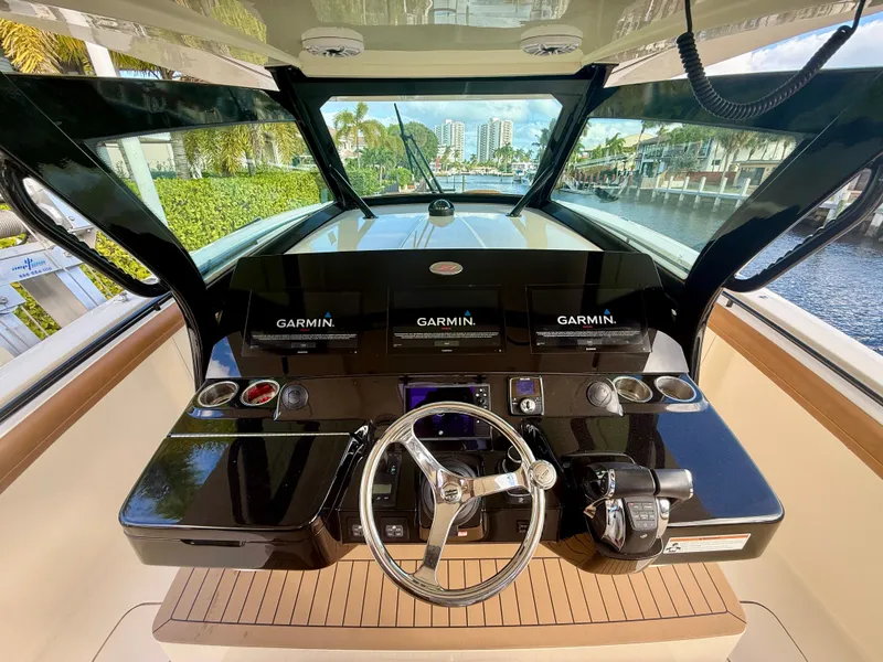 Slide: The Image of Scout 420 LXF 2021 - 2