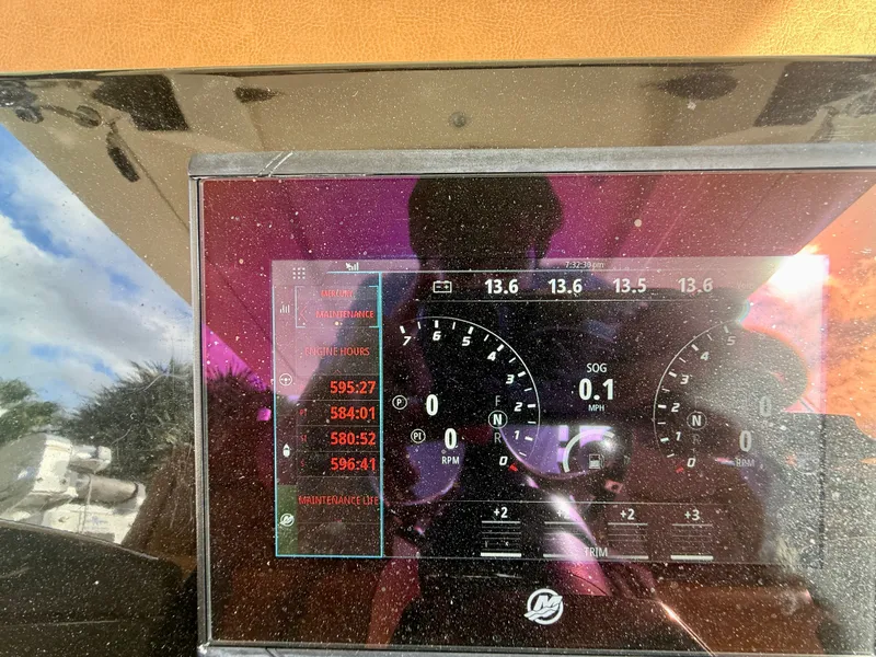 Slide: The Image of Scout 420 LXF 2021 - 20