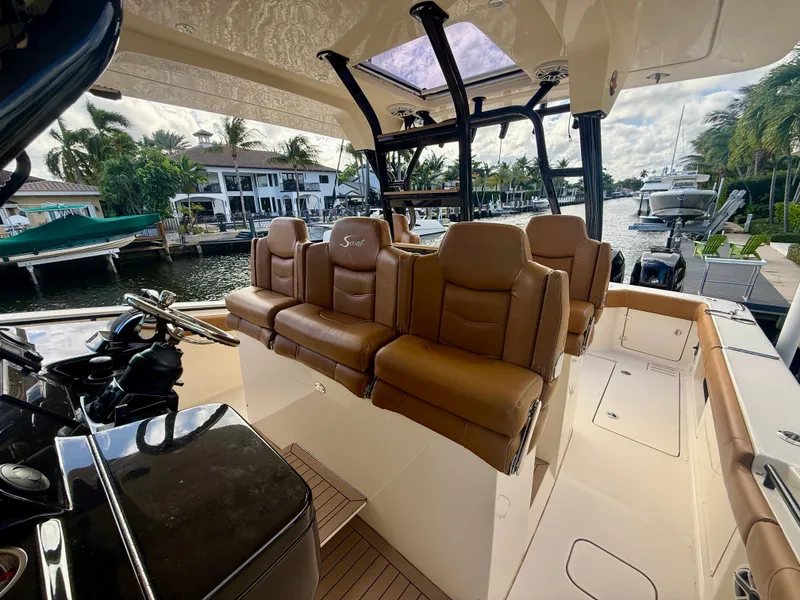 Slide: The Image of Scout 420 LXF 2021 - 3