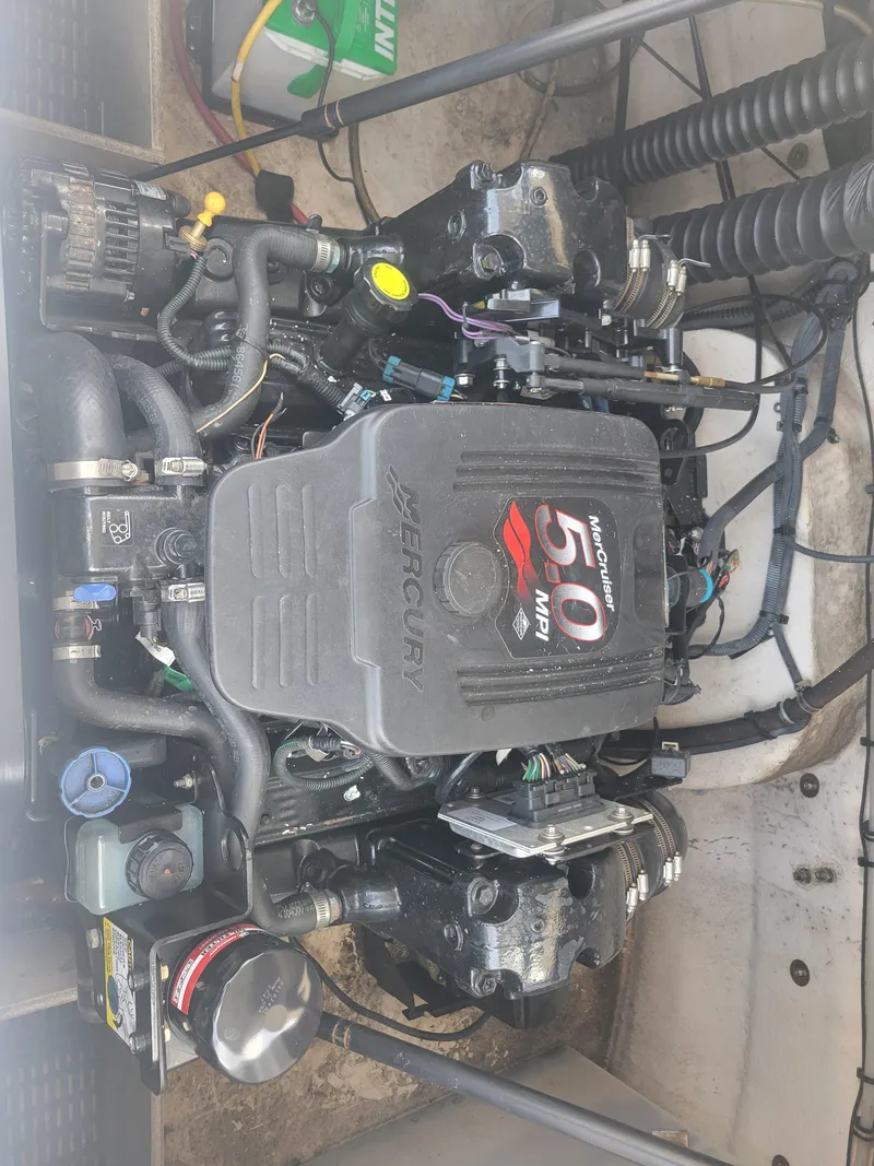 Slide: The Image of 2007 Chaparral Sunesta 214 engine, featuring a Mercury 5.0 MPI motor. - 26