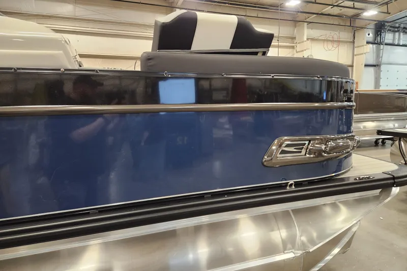 Slide: The Image of 2026 Tahoe Pontoon 25 Cascade Quad Lounge in a showroom, showcasing sleek design and modern features. - 51