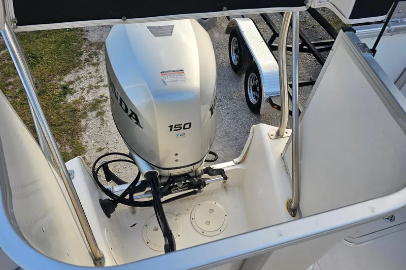 Slide: The Image of 2005 Hurricane FunDeck 218 RE OB with Honda 150 outboard motor, viewed from above. - 16
