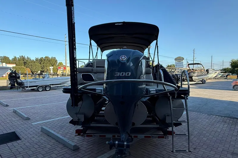 Slide: The Image of 2018 Bennington 25 QSB pontoon boat with Yamaha 300 engine, parked on a trailer. - 10
