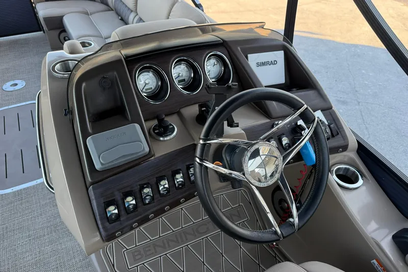 Slide: The Image of 2018 Bennington 25 QSB boat dashboard with steering wheel and control panel. - 18