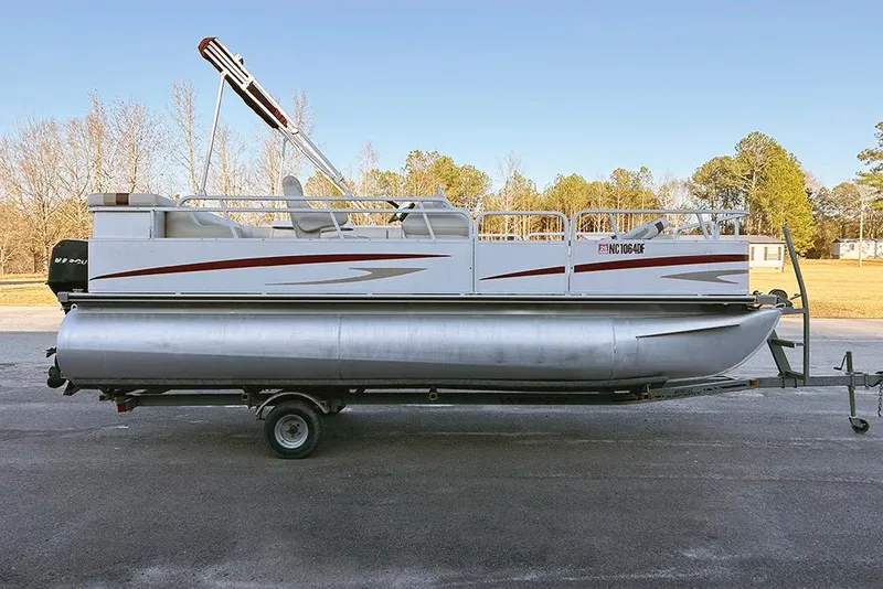 Slide: The Image of 2006 Bentley Pontoons 200 Fish on trailer, parked outdoors, side view. - 1