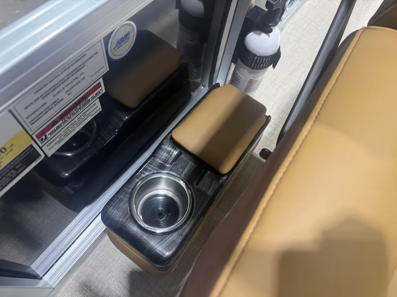 Slide: The Image of Tahoe Sport 2185 Rear Fish & Honda 4-Stroke EFI 2026 - 15