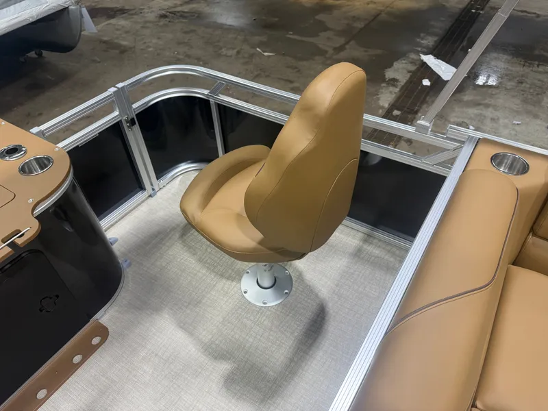 Slide: The Image of Tahoe Sport 2185 Rear Fish & Honda 4-Stroke EFI 2026 - 17