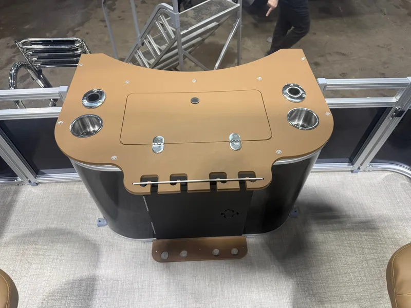 Slide: The Image of Tahoe Sport 2185 Rear Fish & Honda 4-Stroke EFI 2026 - 18