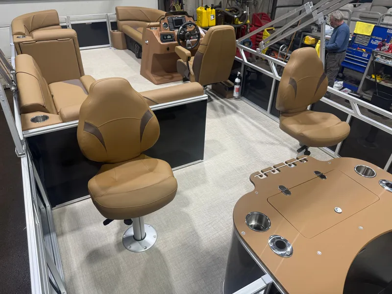 Slide: The Image of Tahoe Sport 2185 Rear Fish & Honda 4-Stroke EFI 2026 - 20