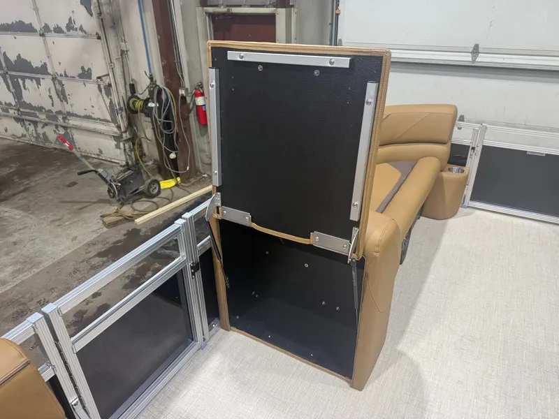 Slide: The Image of Tahoe Sport 2185 Rear Fish & Honda 4-Stroke EFI 2026 - 24