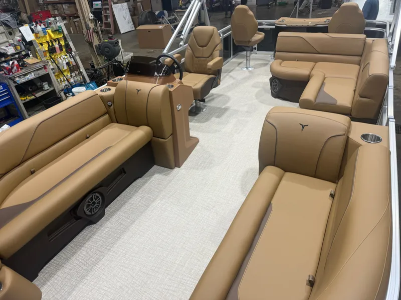 Slide: The Image of Tahoe Sport 2185 Rear Fish & Honda 4-Stroke EFI 2026 - 28