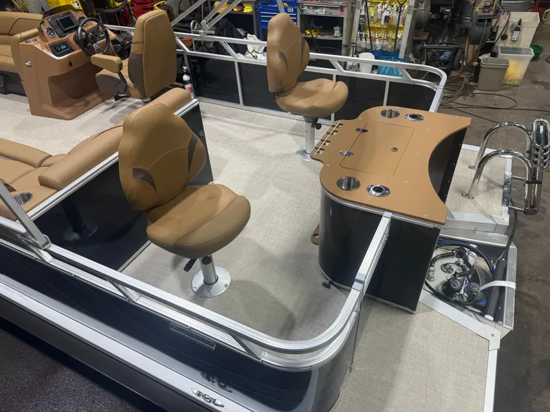 Slide: The Image of Tahoe Sport 2185 Rear Fish & Honda 4-Stroke EFI 2026 - 4