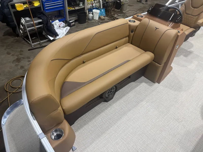 Slide: The Image of Tahoe Sport 2185 Rear Fish & Honda 4-Stroke EFI 2026 - 7