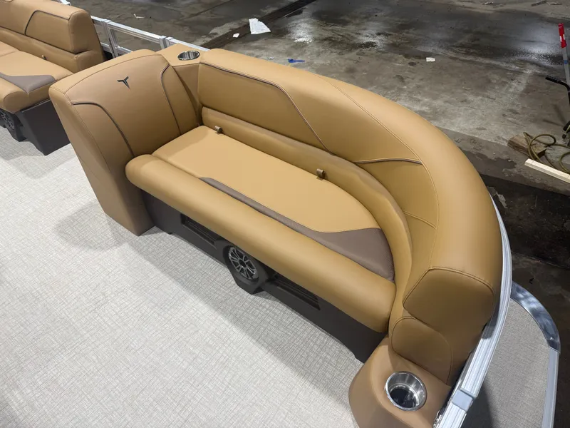 Slide: The Image of Tahoe Sport 2185 Rear Fish & Honda 4-Stroke EFI 2026 - 8