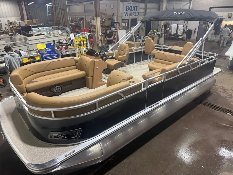 The Image of Tahoe Sport Rear Fish 2185 & 4-Stroke $32995 2026 - 1