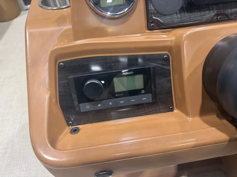 Slide: The Image of Tahoe Sport Rear Fish 2185 & 4-Stroke $32995 2026 - 13