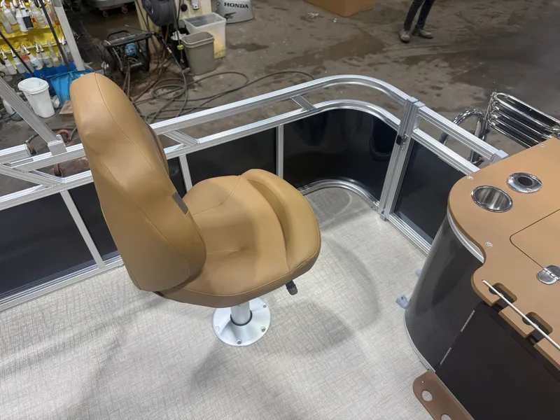 Slide: The Image of Tahoe Sport Rear Fish 2185 & 4-Stroke $32995 2026 - 19