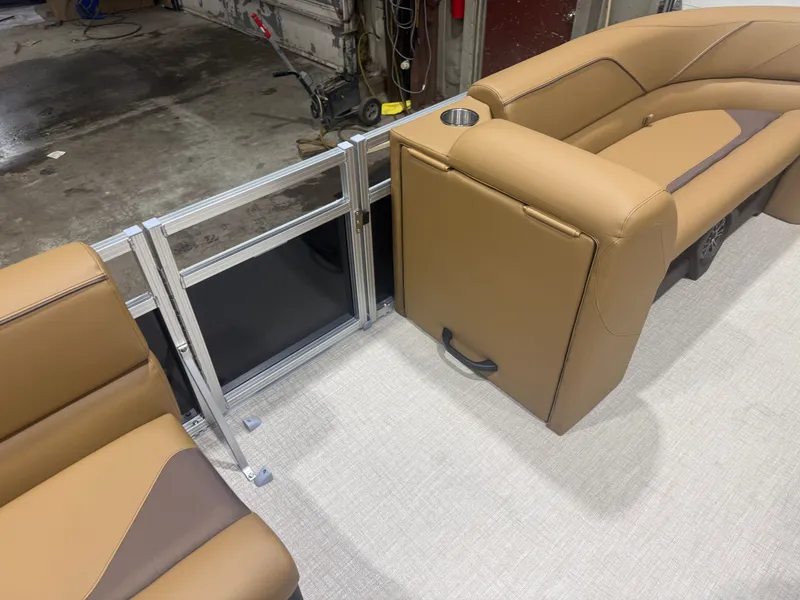 Slide: The Image of Tahoe Sport Rear Fish 2185 & 4-Stroke $32995 2026 - 23